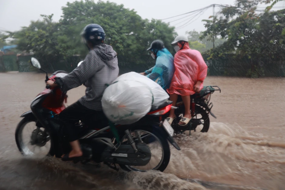 Vùng núi Bắc Bộ tiếp tục hứng mưa lớn như trút
