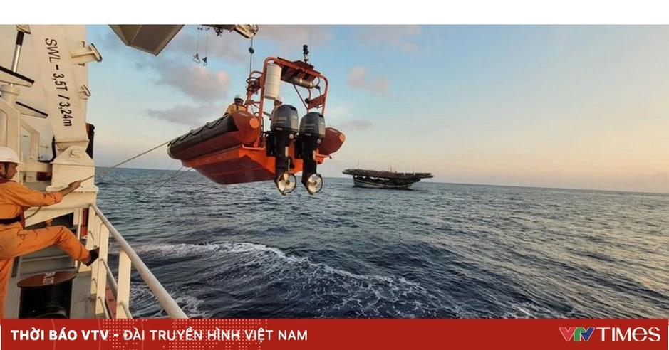 Vượt 260 hải lý xuyên đêm cứu sống ngư dân đột quỵ tại vùng biển Hoàng Sa Vượt 260 hải lý xuyên đêm cứu sống ngư dân đột quỵ tại vùng biển Hoàng Sa