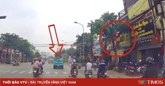Vượt đèn đỏ, tài xế taxi công nghệ bị phạt 19 triệu đồng