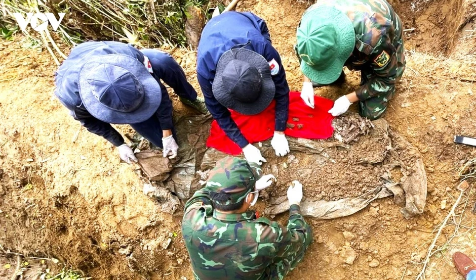 Vượt nắng, thắng mưa, chạy đua với thời gian để tìm kiếm, quy tập hài cốt liệt sĩ Vượt nắng, thắng mưa, chạy đua với thời gian để tìm kiếm, quy tập hài cốt liệt sĩ