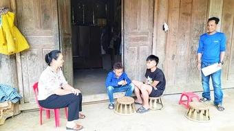 Vượt núi giữ học trò