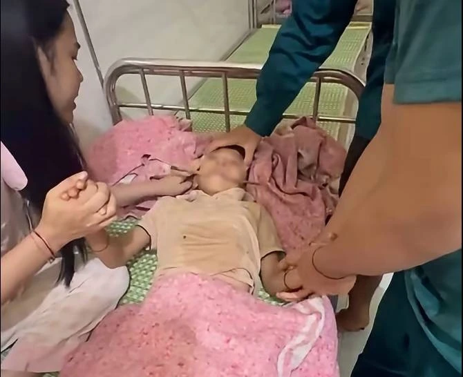 Vượt sông trong đêm mưa lũ đưa học sinh lớp 5 lên cơn co giật đi cấp cứu