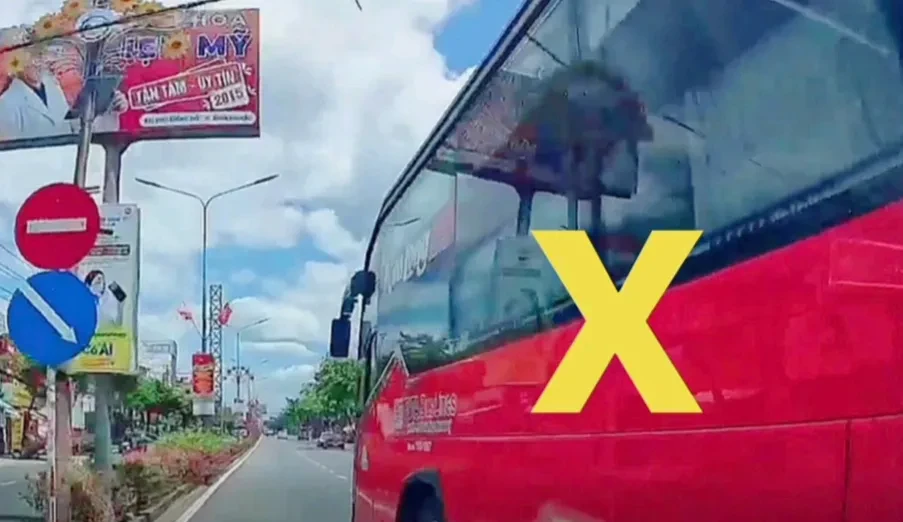 Vượt xe, chèn ép phương tiện trên quốc lộ, hai tài xế xe khách bị phạt nặng Vượt xe, chèn ép phương tiện trên quốc lộ, hai tài xế xe khách bị phạt nặng