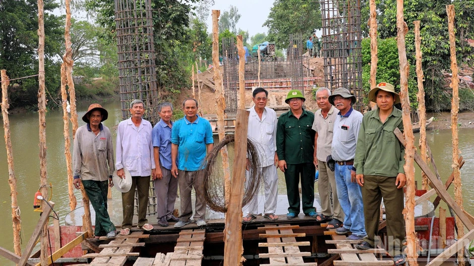 Xã Châu Phú từng bước hoàn thiện hạ tầng giao thông Xã Châu Phú từng bước hoàn thiện hạ tầng giao thông