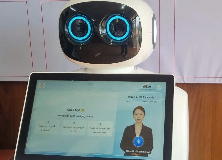 Xã đầu tiên ở Đắk Lắk đưa robot 'lễ tân' hướng dẫn người dân làm thủ tục hành chính Xã đầu tiên ở Đắk Lắk đưa robot 'lễ tân' hướng dẫn người dân làm thủ tục hành chính
