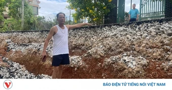 Xác định nguyên nhân sơ bộ vụ đường liên xã ở Quảng Trị sụt lún sâu tới 2m