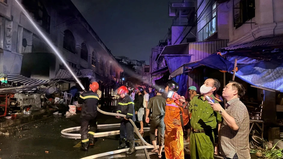 Xác định nguyên nhân vụ cháy khu thương mại ở Đồng Nai Xác định nguyên nhân vụ cháy khu thương mại ở Đồng Nai