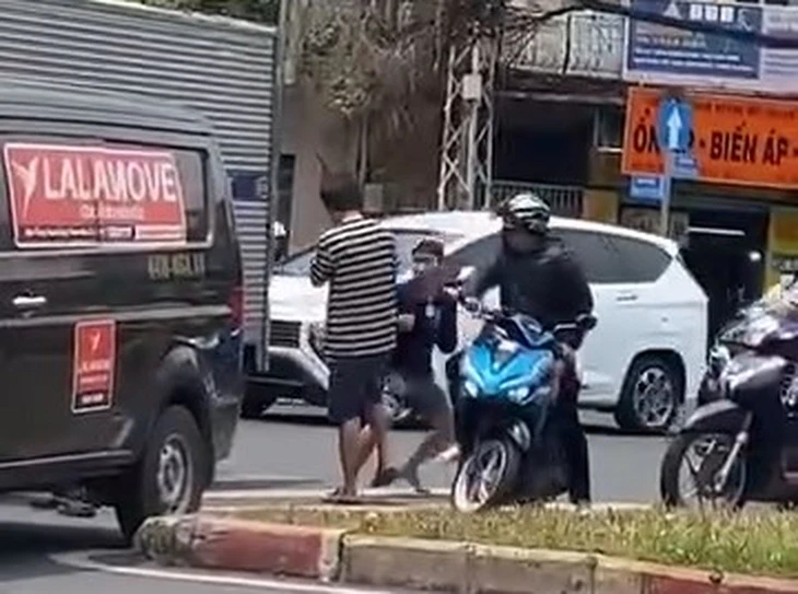 Xác minh clip hai tài xế đánh nhau sau mâu thuẫn giao thông ở Chợ Lớn