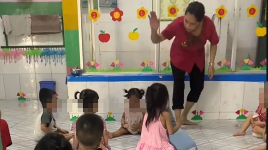 Xác minh làm rõ video bảo mẫu đánh, bắn dây thun vào chân trẻ mầm non ở TP.HCM Xác minh làm rõ video bảo mẫu đánh, bắn dây thun vào chân trẻ mầm non ở TP.HCM