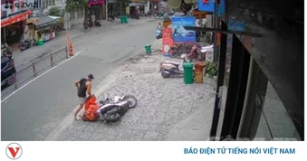 Xác minh làm rõ vụ thanh niên lực lưỡng hành hung người phụ nữ chạy Shopee Food
