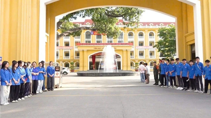 Xác minh phản ánh giám thị yêu cầu thí sinh cho bạn xem bài thi Xác minh phản ánh giám thị yêu cầu thí sinh cho bạn xem bài thi