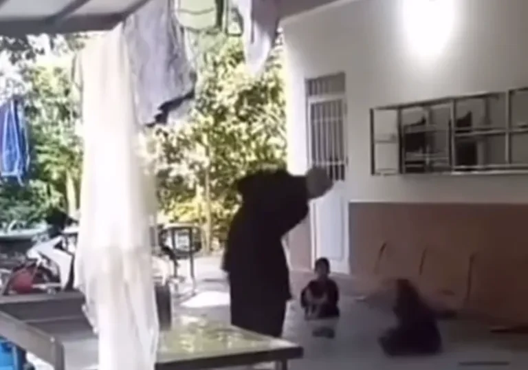 Xác minh thông tin bé trai bị đánh tại chùa Bầu (Phú Thọ) Xác minh thông tin bé trai bị đánh tại chùa Bầu (Phú Thọ)