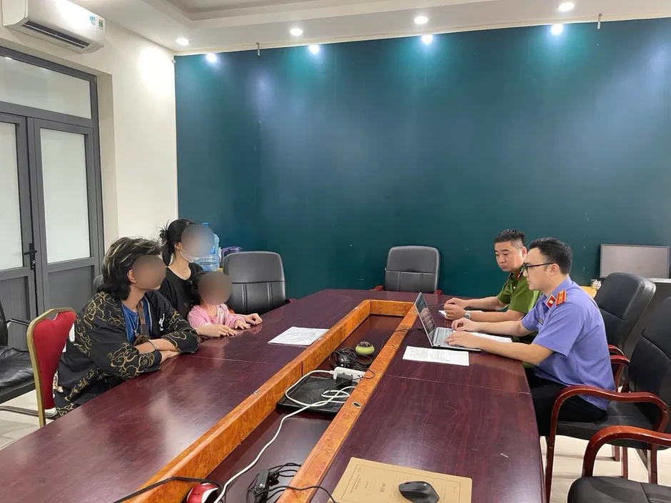 Xác minh thông tin vụ trẻ em nghi bị “bạo hành” tại quán bia ở Hà Nội Xác minh thông tin vụ trẻ em nghi bị “bạo hành” tại quán bia ở Hà Nội