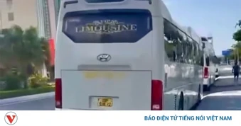 Xác minh vụ nhiều xe khách 45 chỗ bị đâm thủng lốp khi đỗ ven đại lộ ở Quảng Ninh