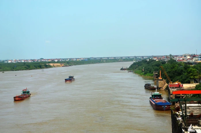 Xây đập trên sông Hồng