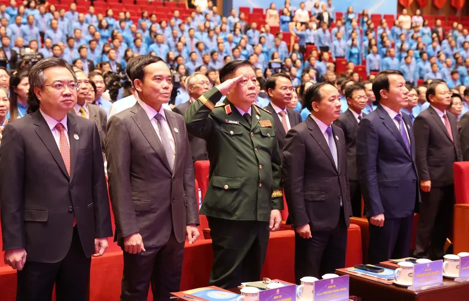 Xây dựng giai cấp công nhân Việt Nam hiện đại, lớn mạnh, xứng đáng là lực lượng tiên phong Xây dựng giai cấp công nhân Việt Nam hiện đại, lớn mạnh, xứng đáng là lực lượng tiên phong