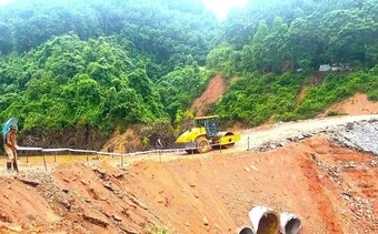 Xây dựng giải pháp lâu dài ứng phó sạt lở đất