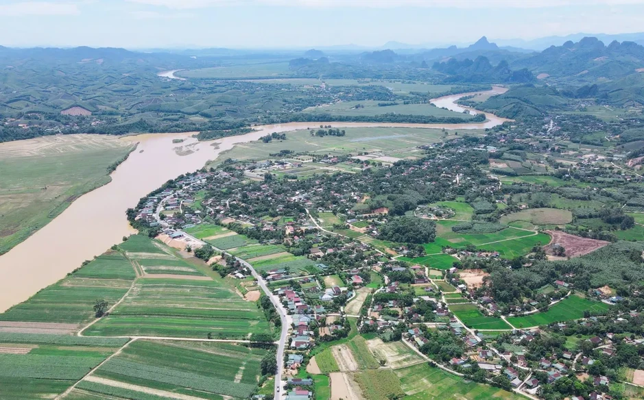 Xây dựng miền Tây Nghệ An trở thành vùng phát triển bền vững, có tốc độ tăng trưởng kinh tế ổn định Xây dựng miền Tây Nghệ An trở thành vùng phát triển bền vững, có tốc độ tăng trưởng kinh tế ổn định