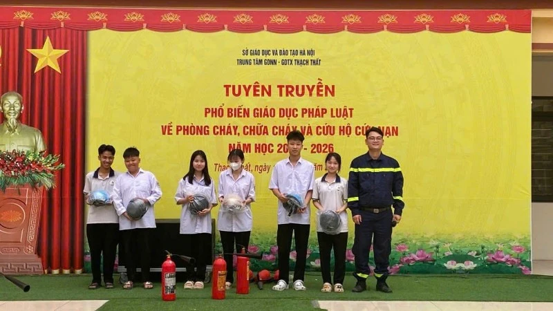 Xây dựng môi trường học đường an toàn và phòng, chống cháy nổ Xây dựng môi trường học đường an toàn và phòng, chống cháy nổ