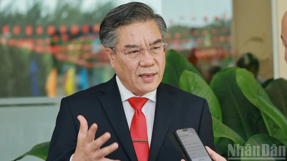Xây dựng thành phố Đồng Nai giàu mạnh, văn minh, hạnh phúc Xây dựng thành phố Đồng Nai giàu mạnh, văn minh, hạnh phúc
