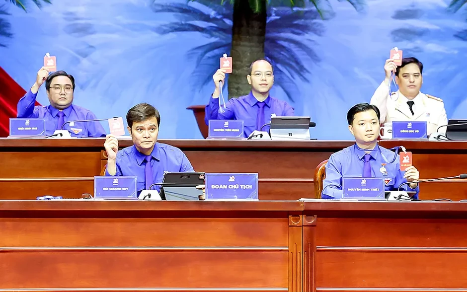 Xây dựng thế hệ thanh niên bản lĩnh, giàu khát vọng Xây dựng thế hệ thanh niên bản lĩnh, giàu khát vọng