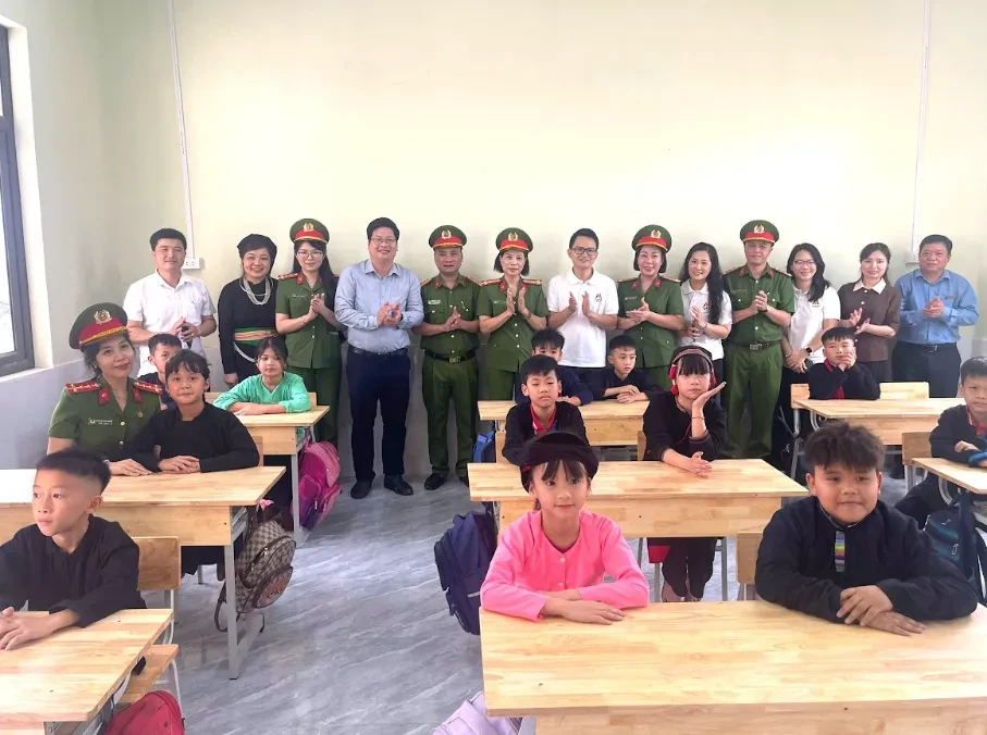 Xây lớp học, hỗ trợ thiết bị cho học sinh vùng cao Tuyên Quang Xây lớp học, hỗ trợ thiết bị cho học sinh vùng cao Tuyên Quang