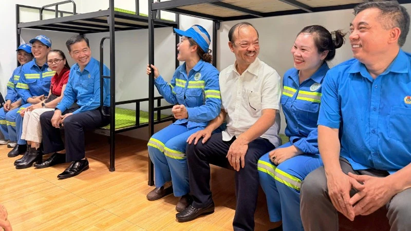 Xây nhà lưu trú – dựng niềm tin cho công nhân môi trường Xây nhà lưu trú – dựng niềm tin cho công nhân môi trường