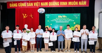 Xây Tết 2026: Trao tặng 50 suất học bổng cho con em công nhân thoát nước Hà Nội