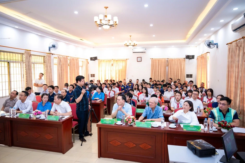 Xây Tết 2026: Trao tặng 50 suất học bổng cho con em công nhân thoát nước Hà Nội