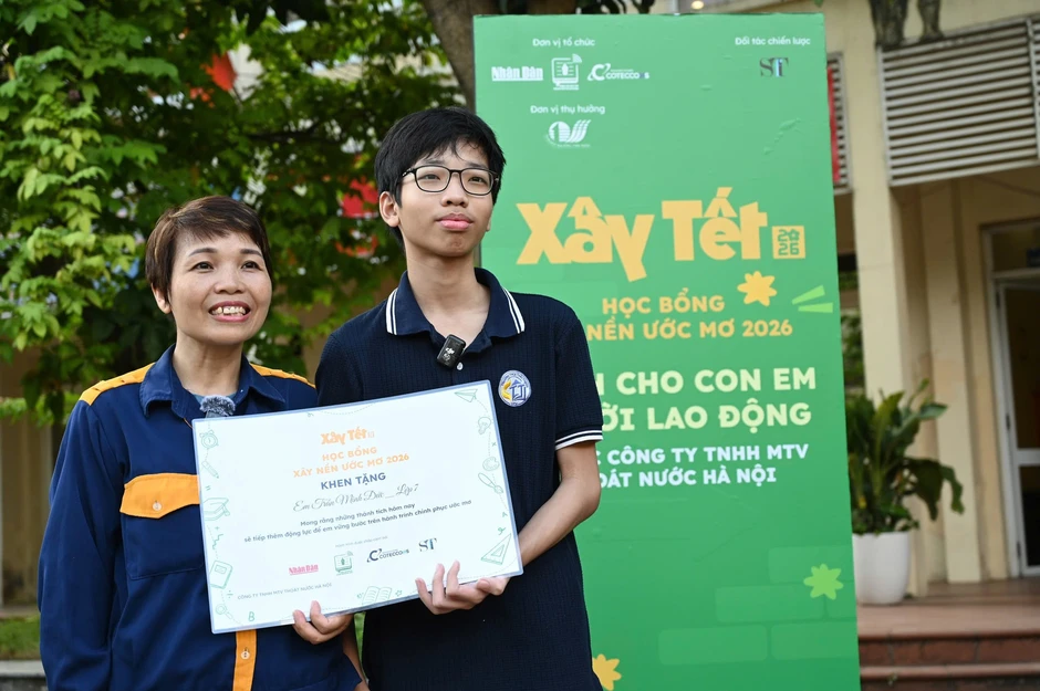 Xây Tết 2026: Trao tặng 50 suất học bổng cho con em công nhân thoát nước Hà Nội