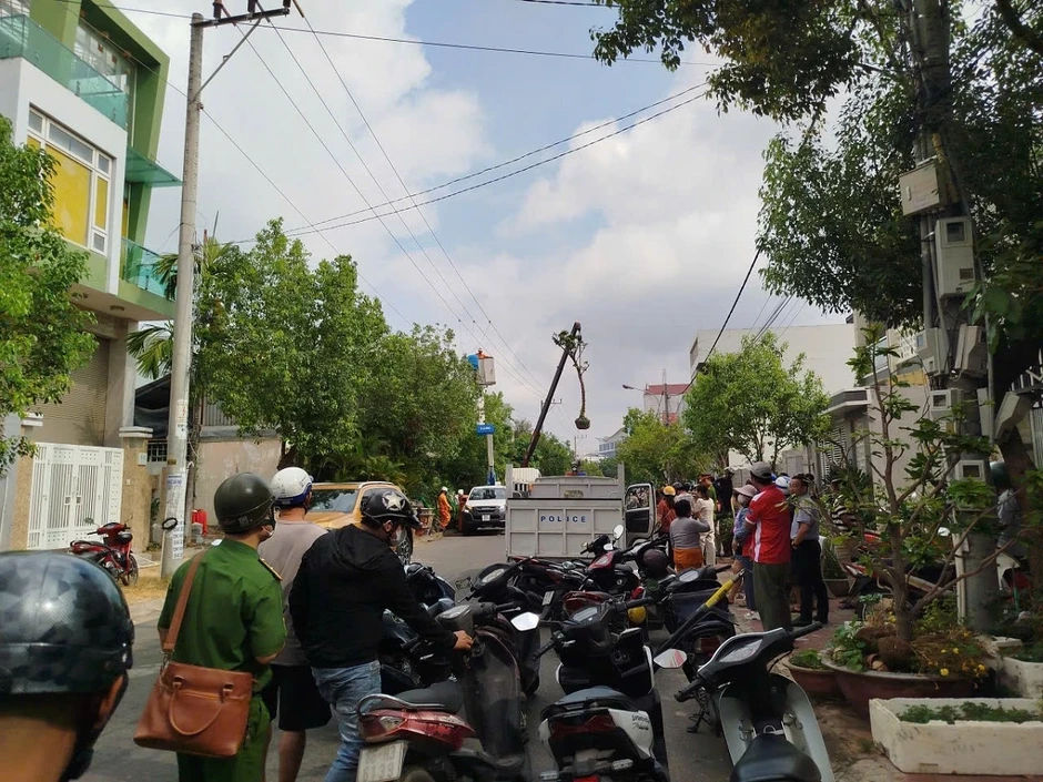 Xe cẩu cây nghi chạm vào đường dây điện, tài xế tử vong Xe cẩu cây nghi chạm vào đường dây điện, tài xế tử vong