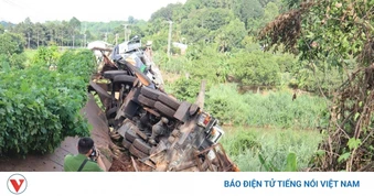 Xe cẩu tông sập cầu Đắk Lung: Hơn 50.000 dân mất nước, giao thông chia cắt