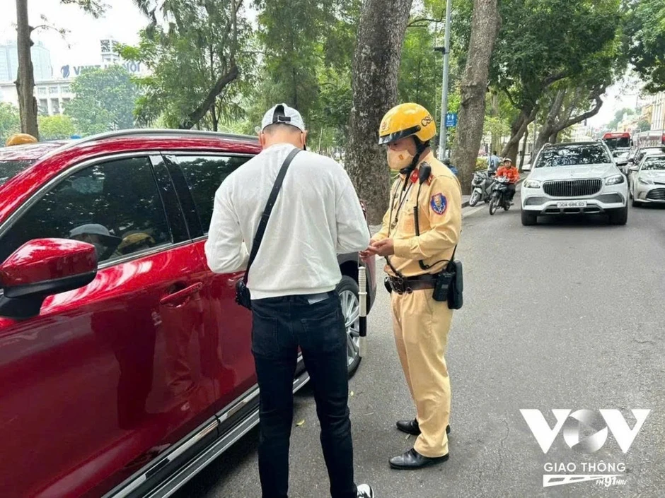 Xe chở khách hoạt động dưới danh nghĩa xe cá nhân: Làm sao để xử lý