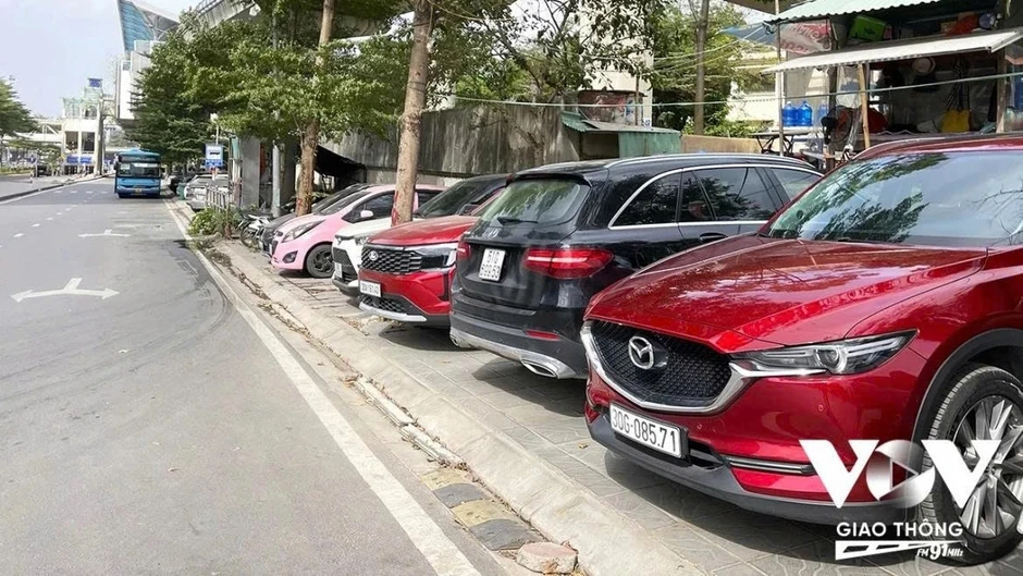 Xe chở khách hoạt động dưới danh nghĩa xe cá nhân: Làm sao để xử lý