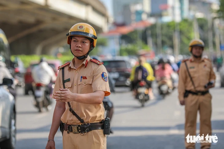 Xe cộ bắt đầu dồn về các cửa ngõ Hà Nội, nội đô vẫn thông thoáng Xe cộ bắt đầu dồn về các cửa ngõ Hà Nội, nội đô vẫn thông thoáng