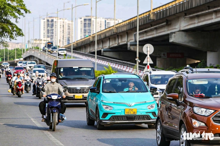 Xe cộ bắt đầu dồn về các cửa ngõ Hà Nội, nội đô vẫn thông thoáng Xe cộ bắt đầu dồn về các cửa ngõ Hà Nội, nội đô vẫn thông thoáng