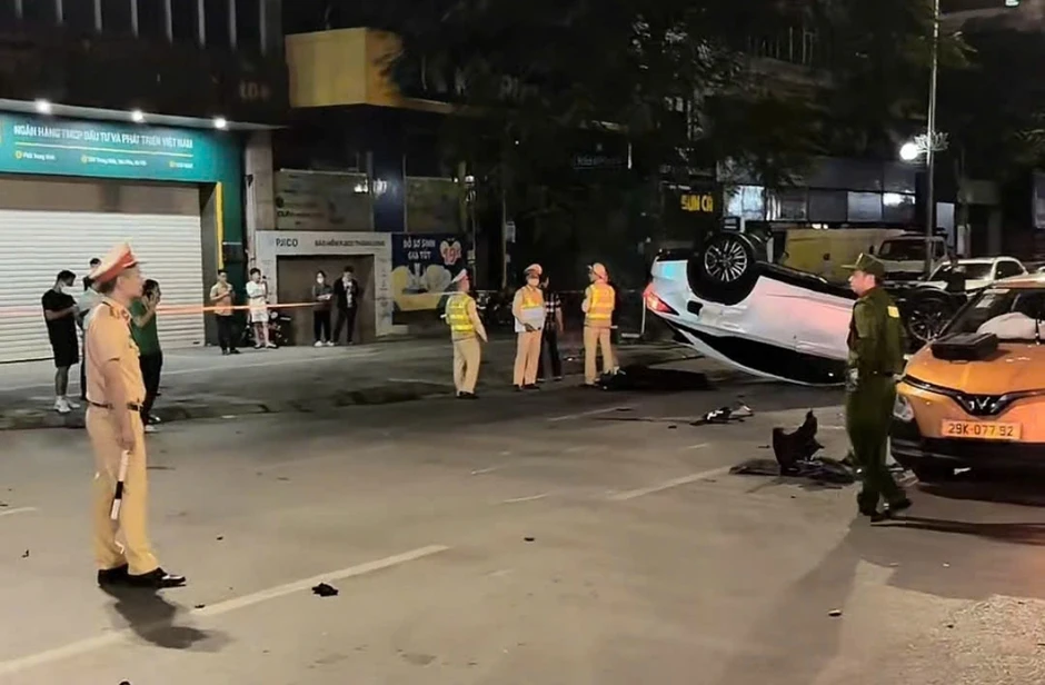 Xế hộp Lexus gây tai nạn liên hoàn giữa đêm tại Hà Nội, nhiều người nhập viện Xế hộp Lexus gây tai nạn liên hoàn giữa đêm tại Hà Nội, nhiều người nhập viện