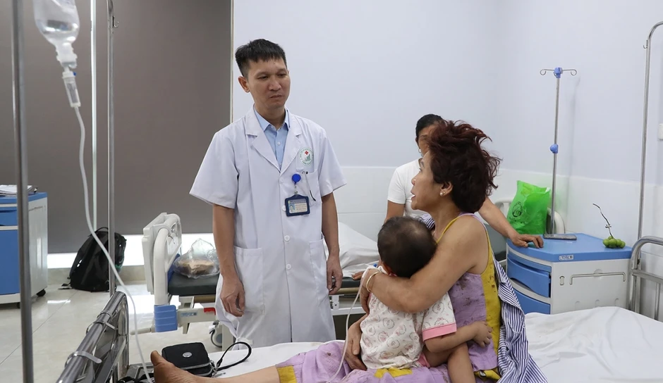 Xe khách gặp nạn ở Pháp Vân Cầu Giẽ: "Cả đoàn về sớm để kịp viếng đám tang"