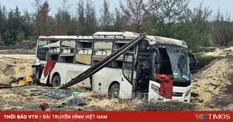 Xe khách lao xuống hố sâu bên đường, 18 hành khách thoát nạn
