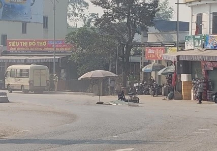 Xe máy điện va chạm xe ô tô phục vụ tang lễ, 1 người tử vong Xe máy điện va chạm xe ô tô phục vụ tang lễ, 1 người tử vong