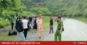 Xe máy lao xuống suối trên Quốc lộ 12 ở Điện Biên, 2 người tử vong