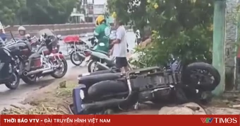 Xe mô tô phân khối lớn gặp nạn khi đi cùng đoàn, 2 cha con thương vong