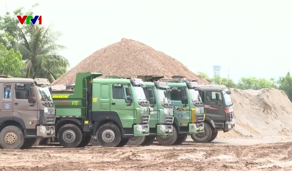 Xe quá tải nguy cơ gây mất an toàn đê biển Hải Phòng Xe quá tải nguy cơ gây mất an toàn đê biển Hải Phòng