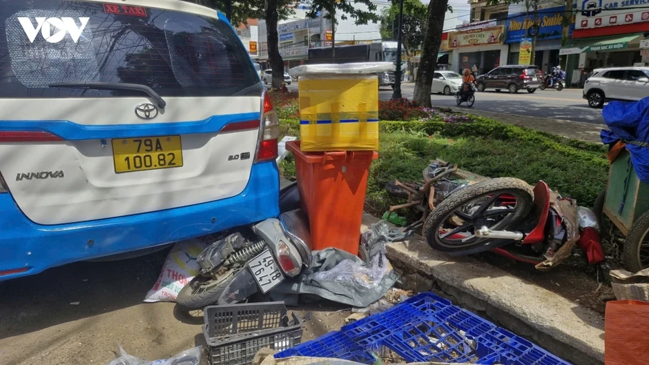 Xe tải chở 12 tấn cà phê tự trôi gây va chạm trên Quốc lộ 20 Xe tải chở 12 tấn cà phê tự trôi gây va chạm trên Quốc lộ 20