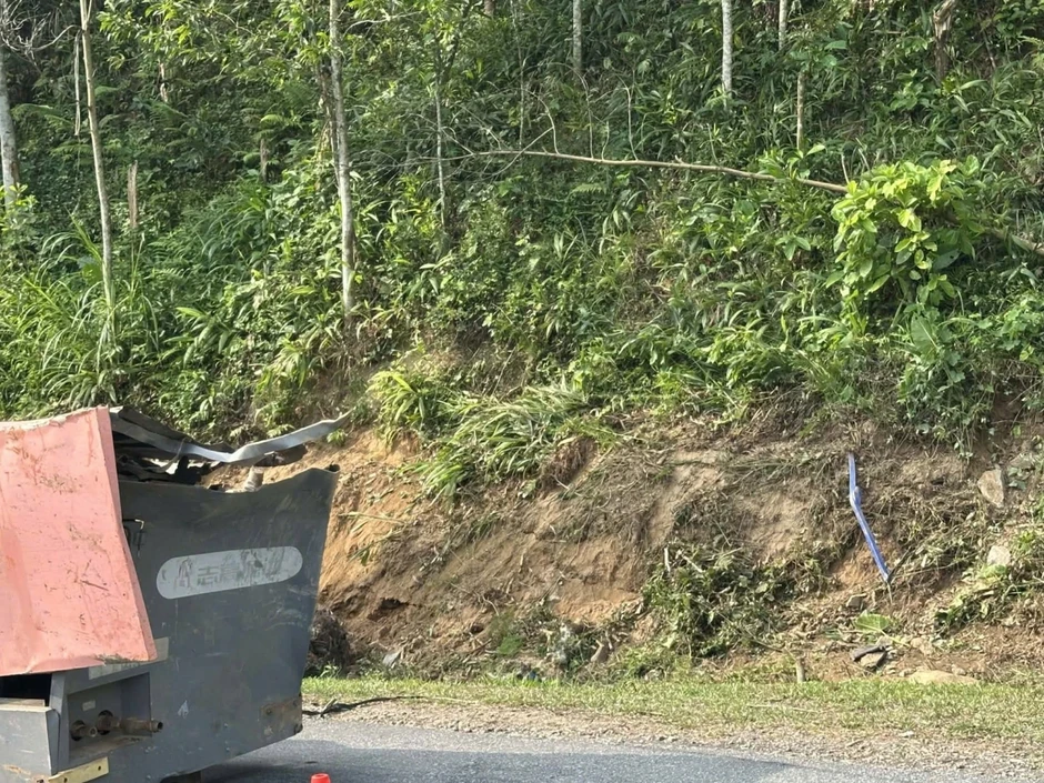 Xe tải gặp nạn khi đổ đèo Vi Ô Lắc trong đêm, 2 người tử vong Xe tải gặp nạn khi đổ đèo Vi Ô Lắc trong đêm, 2 người tử vong