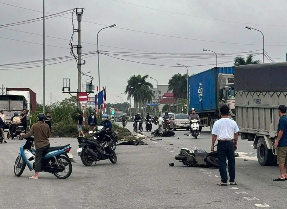 Xe tải gây tai nạn liên hoàn trên Quốc lộ 10, hai người tử vong tại chỗ Xe tải gây tai nạn liên hoàn trên Quốc lộ 10, hai người tử vong tại chỗ