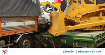 Xe tải tông vào đuôi xe đầu kéo dừng bên đường, 1 người tử vong