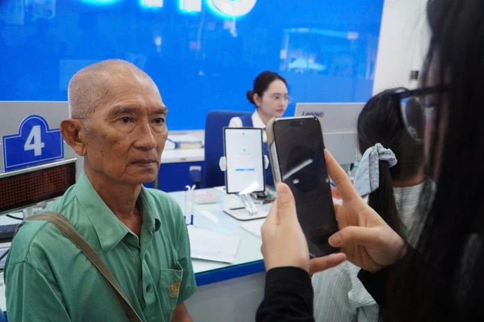 Xếp hàng chờ xác thực số điện thoại Xếp hàng chờ xác thực số điện thoại