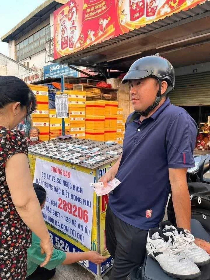 Xổ số miền Nam: Đại lý mời người trúng độc đắc và an ủi 140 vé đến đổi thưởng