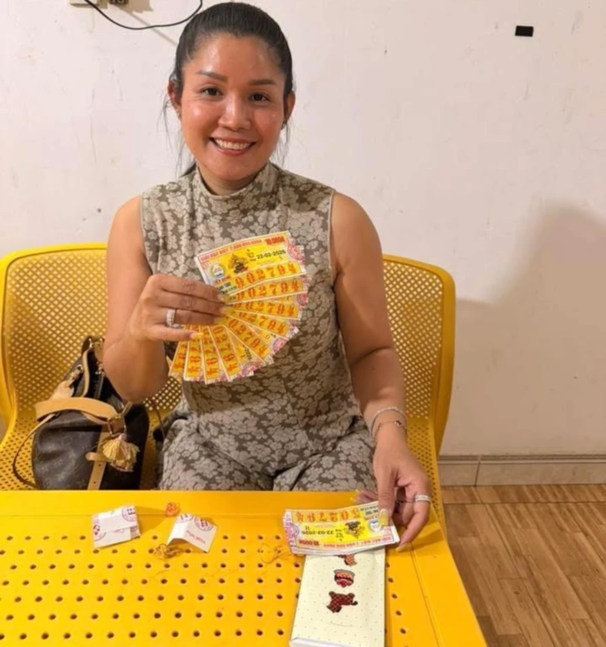 Xổ số miền Nam: Người phụ nữ đổi 46 vé trúng độc đắc trong 3 ngày gây sốt dư luận Xổ số miền Nam: Người phụ nữ đổi 46 vé trúng độc đắc trong 3 ngày gây sốt dư luận